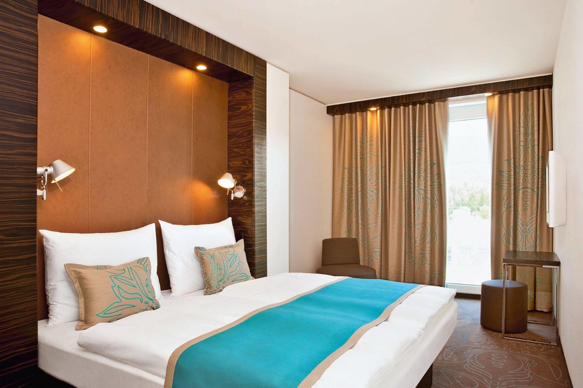 Motel One Nuernberg-Plaerrer Buitenkant foto